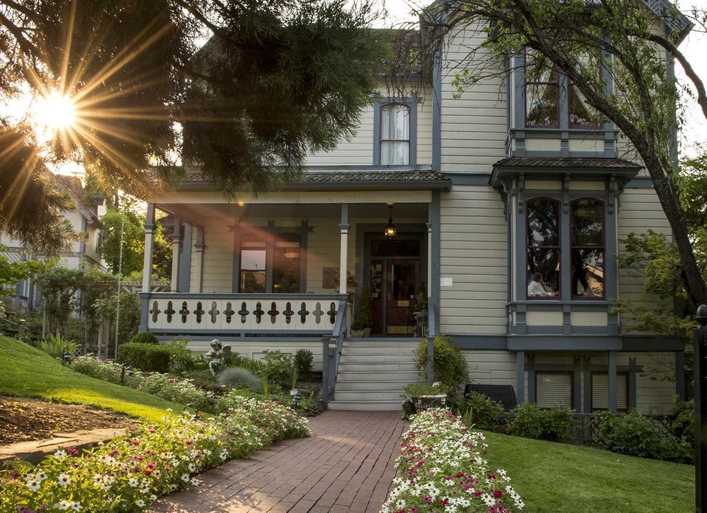 Winchester Inn Ashland Exterior photo